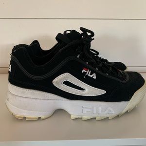 Fila womens shoes size 8. Cute!